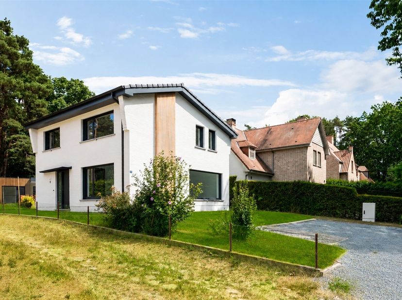 Energiezuinige, hoogwaardig gerenoveerde woning met 3 slaapkamers op 7a38ca<br />
<br />
Ligging: Deze woning is rustig gelegen nabij het centrum va