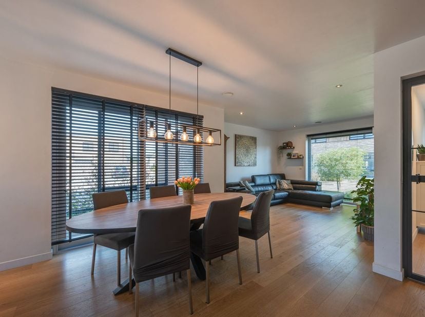 Energiezuinige woning (A-label) met 4 slaapkamers, ideaal gelegen in Varsenare, op wandelafstand van winkels, school en openbaar vervoer alsook vlotte