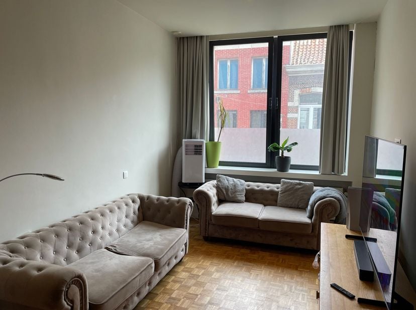 Instapklaar appartement met 2 slaapkamers in het hart van Lier!<br />
Ligging<br />
Dit instapklare appartement is rustig gelegen in de Florent Van