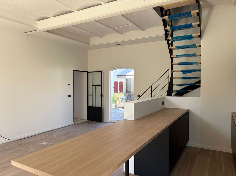 Vous pouvez demander une visite via notre site web : https://vicusvastgoed.be/nl/te-huur. <br />
Rendez-vous sur la page du bâtiment concerné et cliqu