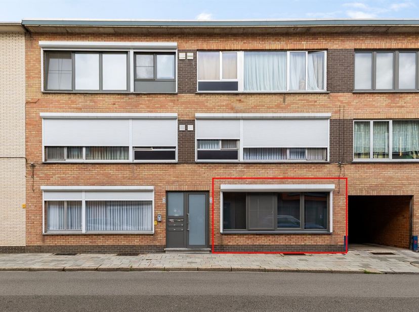 Instapklaar 2 slpk appartement in centrum Herentals<br />
Dit appartement dateert van 1974 en bevindt zich in een goed staat van onderhoud.<br />
Ligg