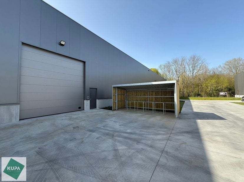 Bien professionnel à vendre
                    à 8000 Brugge
