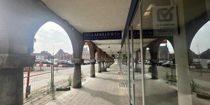 Bedrijfsvastgoed te huur in Markt 13, 2900 Schoten