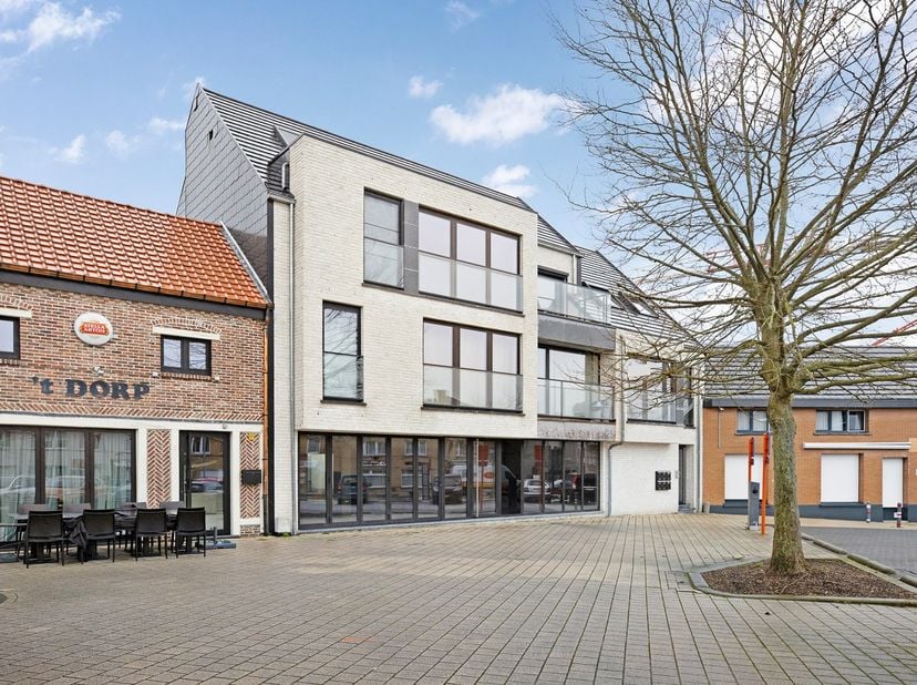 Op zoek naar een commerciële ruimte met een uitstekende ligging?&amp;nbsp;Dit ruime handelsgelijkvloers maakt deel uit van een kleinschalig nieuwbouwproje