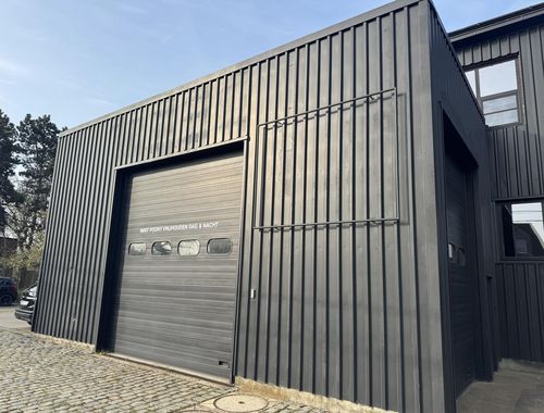                                         Entrepôt avec bureau à louer à Sint-Lievens-Houtem, € 2.800
