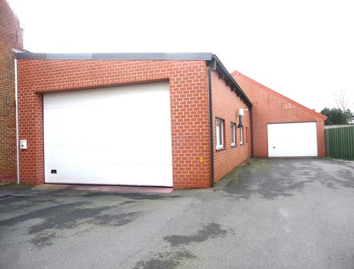                                         Entrepôt à louer à Torhout, € 495
