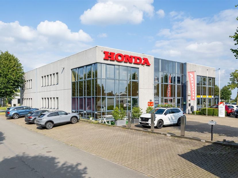 Immo leolux vous propose cette espace de bureau prêt à louer de +/- 150 m² au 1er étage d'un immeuble rénové avec de nombreuses possibilités. <br />
S