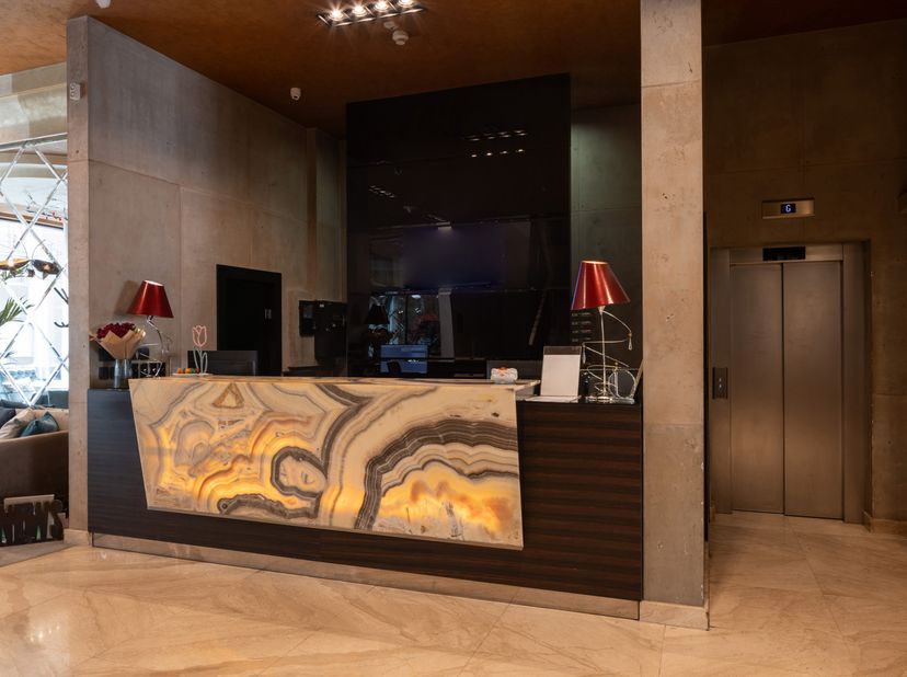 GOSSELIES (op 2 km van de luchthaven van Charleroi): Mooi hotel op een ideale locatie met privéparking (#3X+5_SRPA_HAI)<br />
• 22 kamers<br />
• Geli