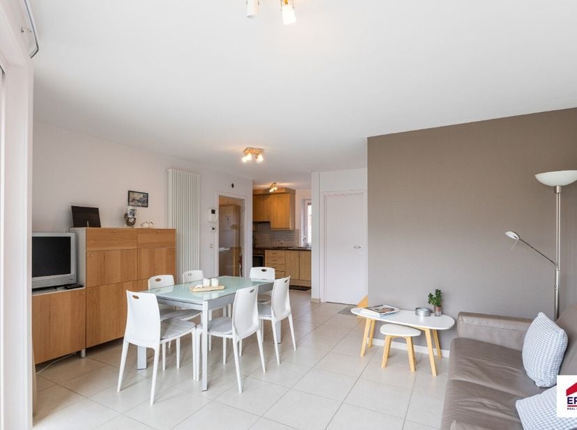Penthouse te koop in Koksijde  instapklaar &amp; uniek terras van 100m² Dit lichtrijke duplex-penthouse van 94m² biedt een uitzonderlijke woonbeleving aan