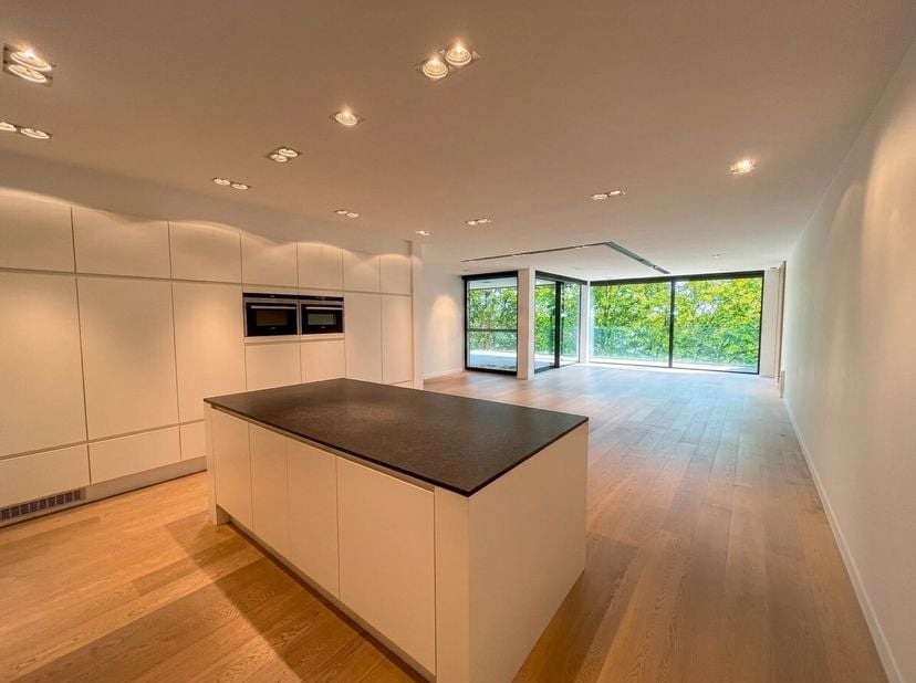 Wonen op high level?<br />
Zoekt U een appartement met dat tikkeltje meer?<br />
Dan is dit exclusieve appartement in residentie "De Kien" zeker een k