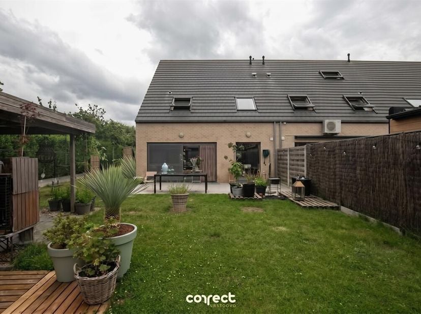 Recente woning met 3 slaapkamers.<br />
In de rustige Krinkelweg vinden we deze recente woning uit 2021 terug. <br />
Indeling als volgt: ruime inkomh