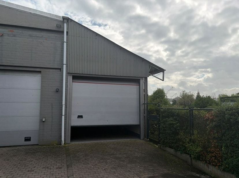 Garage te koop in Molenstraat 137,
                    2840 Reet