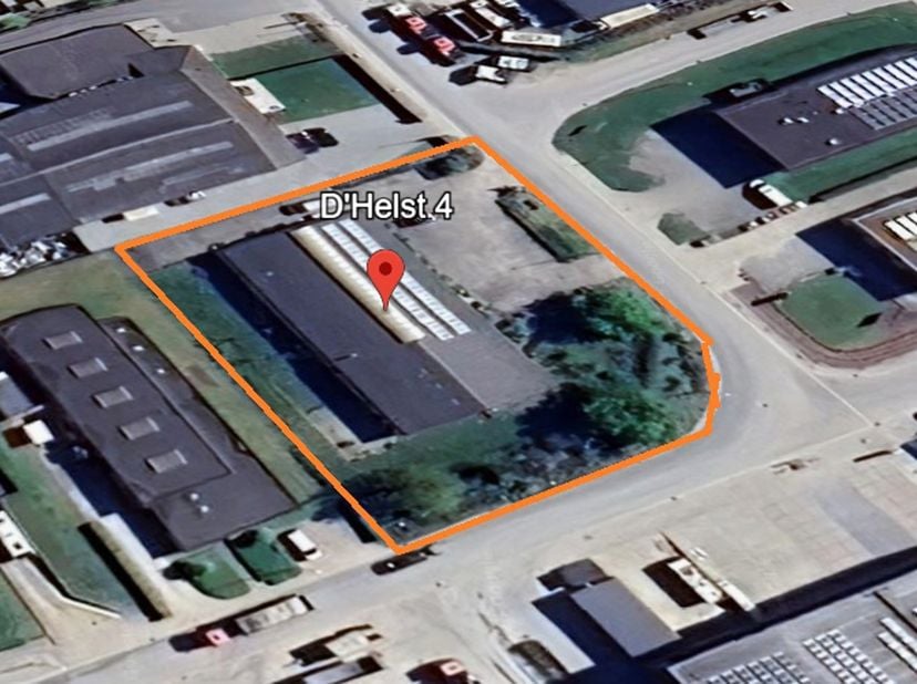 Multifunctioneel bedrijfsgebouw met woonst, kantoor, showroom en magazijn – 2700 m² terrein – Lebbeke<br />
Dit veelzijdig bedrijfsgebouw biedt een un