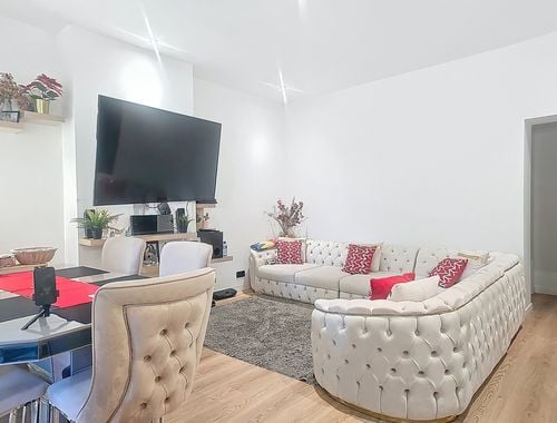                                         Appartement te koop in Ukkel, € 375.000
