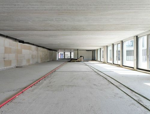                             Handelsgelijkvloers te koop in Waregem
