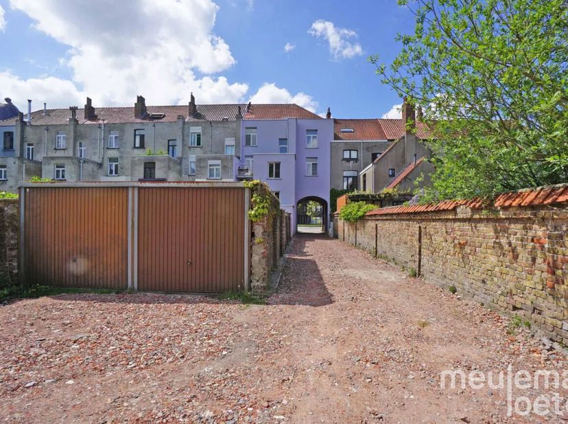 Garage te huur in Baron Ruzettelaan 257,
                    8310 Assebroek