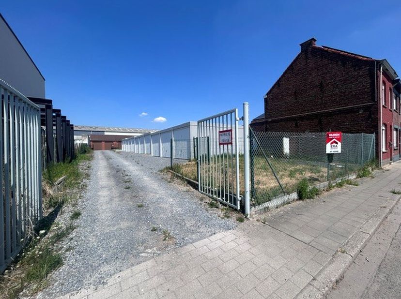 Komen - Garage te huur.Betonnen constructieGeen syndickosten14m²Vrij vanaf 01/10/2026