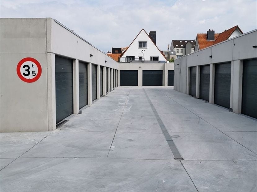 Garage à vendre à Stationsstraat 25,
                    8420 Klemskerke