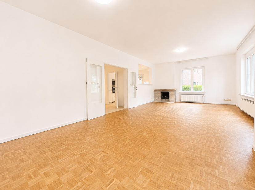 UKKEL - Wijk van de Sterrenwacht, aangenaam APPARTEMENT met tuintje (2 slk/1 badk) van ±95m² gelegen op de 1e verdieping van een kleine mede-eigendom.