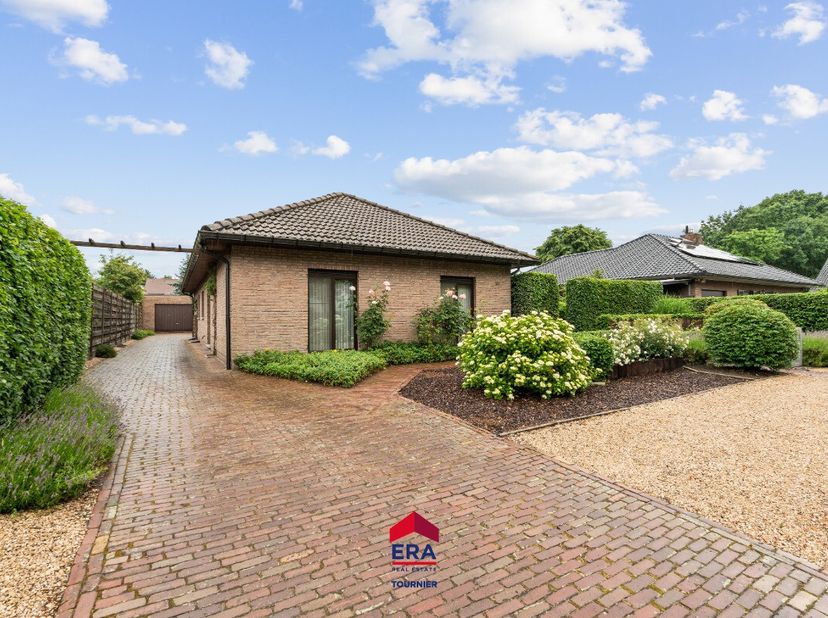 [[ DIT PAND NEEMT DEEL AAN DE ERA OPEN HUIZEN DAG OP 13/6 VAN 14:30 TOT 15:30 ]] Bent u op zoek naar een comfortabele gelijkvloerse woning op een rust