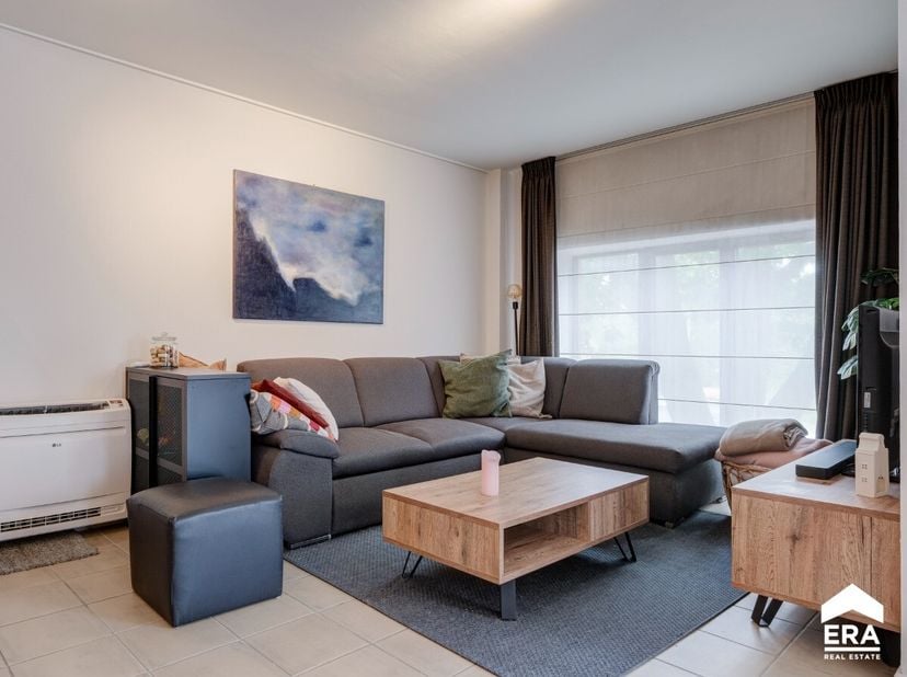 Goed onderhouden én lichtrijk appartement met 2 ruime slaapkamers en privé-staanplaats gelegen in Beverlo-Beringen. Troeven: + Conforme elektrische in