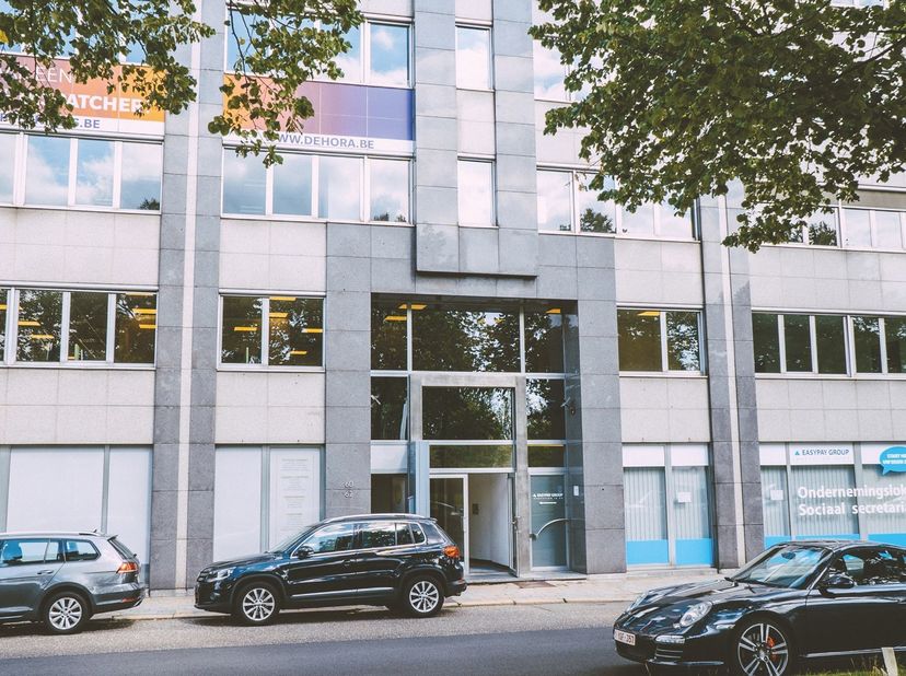 Ruime en Moderne Kantoorruimte in Uitbreidingstraat – Perfecte Bereikbaarheid en Flexibiliteit<br />
Op zoek naar een instapklare en strategisch geleg