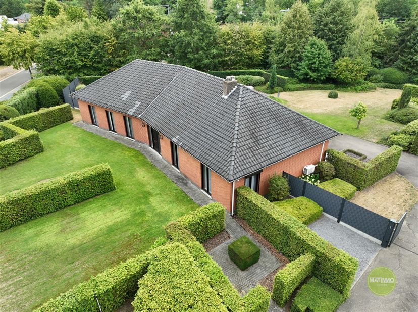 Rustig gelegen woning met 3 slaapkamers op een perceel van ruim 2.275 m2<br />
<br />
Welkom in deze prachtige vrijstaande woning gelegen in een bos