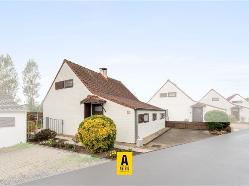 Dit leuke en volledig instapklare vakantiehuis (Geen domicilie mogelijk) met zonnige tuin ligt in het domein "Reynaertpark". De woning ligt op wandela