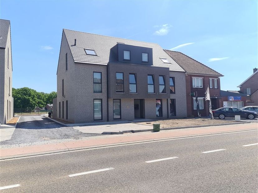 Welkom in Residentie Nieuwland - Zutendaalweg 66 Munsterbilzen<br />
Wij bieden hier een appartement met achterliggende garage te huur aan. <br />
Ond