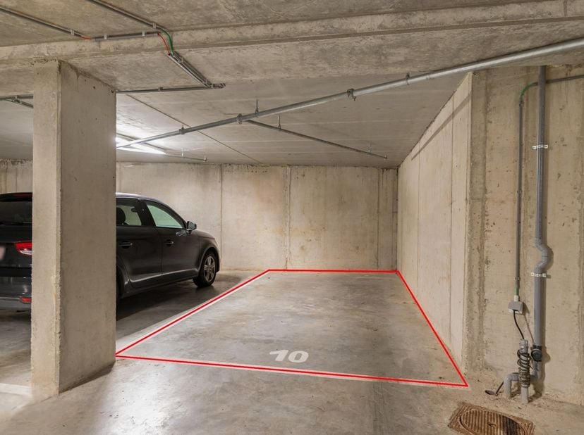 Op een centrale locatie te Antwerpen bevinden zich deze 2 ondergrondse parkeerplaatsen op verdieping -2. Deze parkings (P9 &amp;amp; P10) zijn bereikbaar