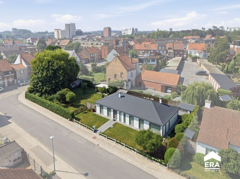 Huis te koop in Aardbeienstraat 3,
                    8800 Roeselare
