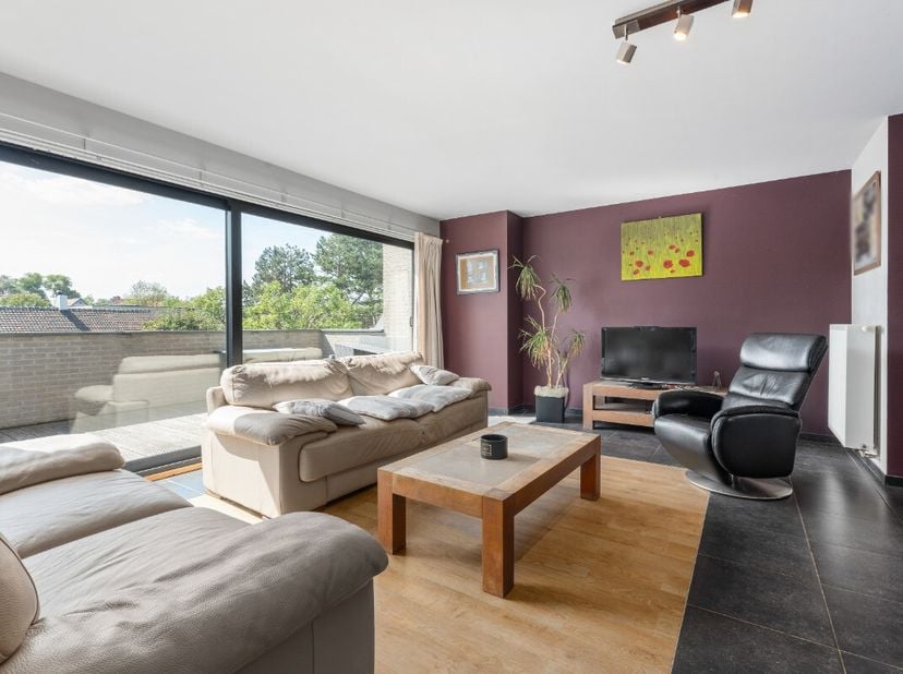 Ruim appartement in Sint-Idesbald, bij zee, openbaar vervoer en groene omgeving. Dit verzorgd appartement in Sint-Idesbald combineert comfort, ruimte