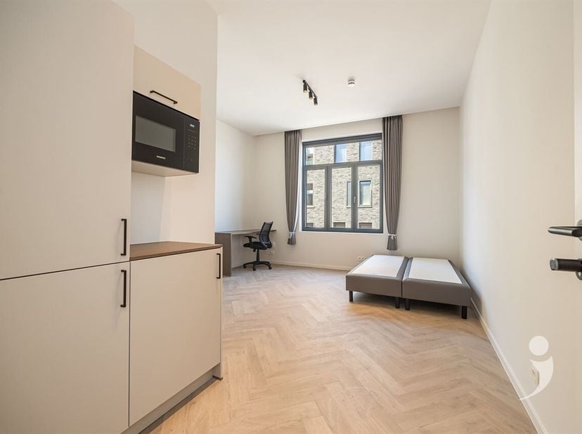 Découvrez cette chambre d'étudiant moderne dans un projet de rénovation de qualité, située dans la Vaartstraat au coeur de Louvain. Le bâtiment a été