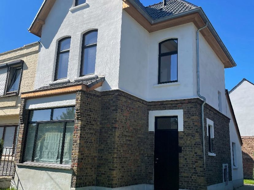 Vous pouvez demander un rendez-vous de visite via notre site web : https://vicusvastgoed.be/nl/te-huur. - Rendez-vous sur la page du bien concerné et