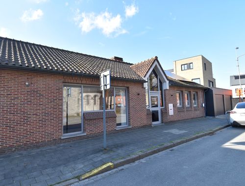                                         Kantoor te huur in Rollegem, € 600
