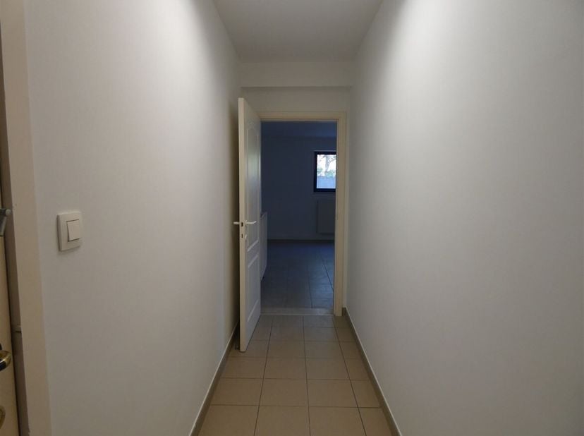 Ruim appartement met 1 slaapkamer, multifunctionele extra ruimte en autostaanplaats<br />
Dit appartement is gelegen in een aangename en centrale loca