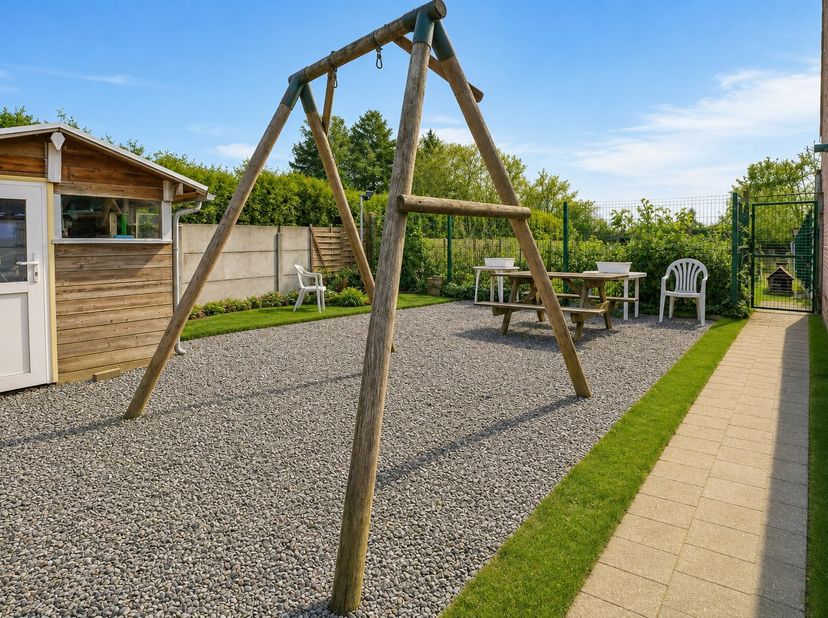 Alleenstaande woning met veel potentieel op een perceel van 655 m² te Houthulst<br />
<br />
In een rustige, groene omgeving bevindt zich deze alleens
