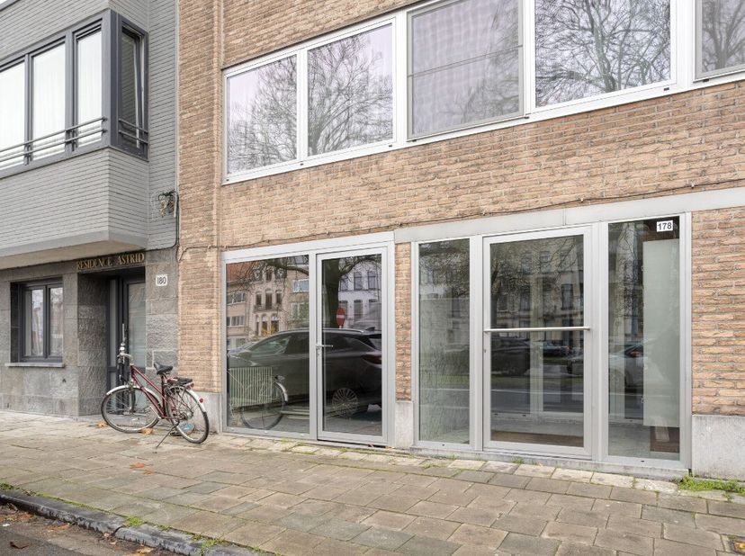 Bien professionnel à vendre
                    à 2800 Mechelen