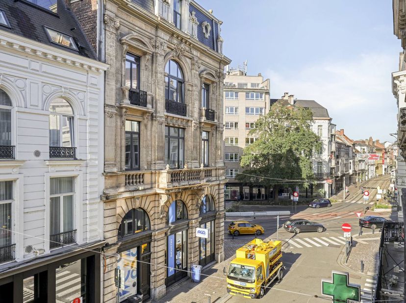Découvrez ce charmant studio de 40 m², situé dans le quartier animé de Brabantdam à Gand. Le studio fait partie d'une petite résidence sans syndic, il
