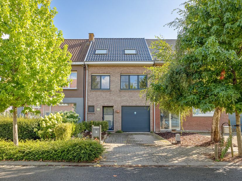 Maison à vendre à Sint-Leonardusstraat 19,
                    2630 Aartselaar