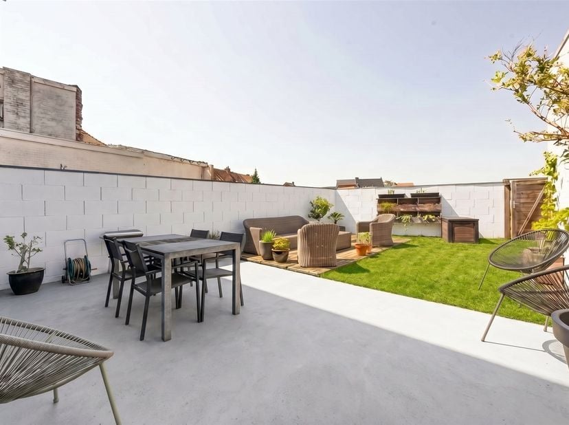 KIJKDAG ZA 04/07 | GELIJKVLOERS APPARTEMENT MET 2 SLAAPKAMERS EN ZONGERICHTE TUIN IN DENTERGEM<br />
Dit gelijkvloerse appartement is centraal gelege