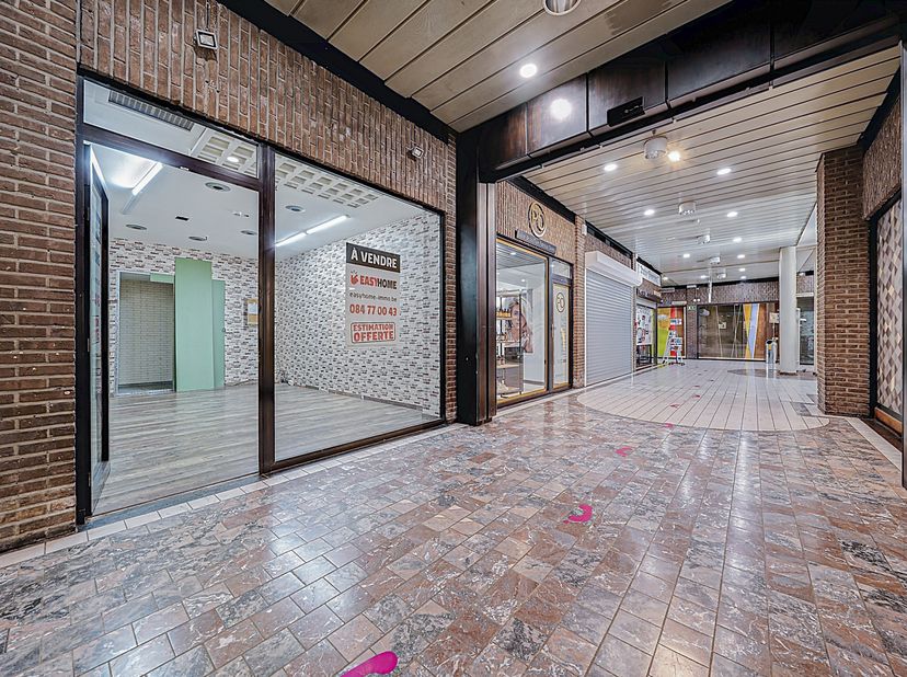 VIAGER  EasyHome presenteert u met veel plezier dit charmante winkelpand, ideaal gelegen in het hart van de Galerie Opéra, midden in het centrum van L