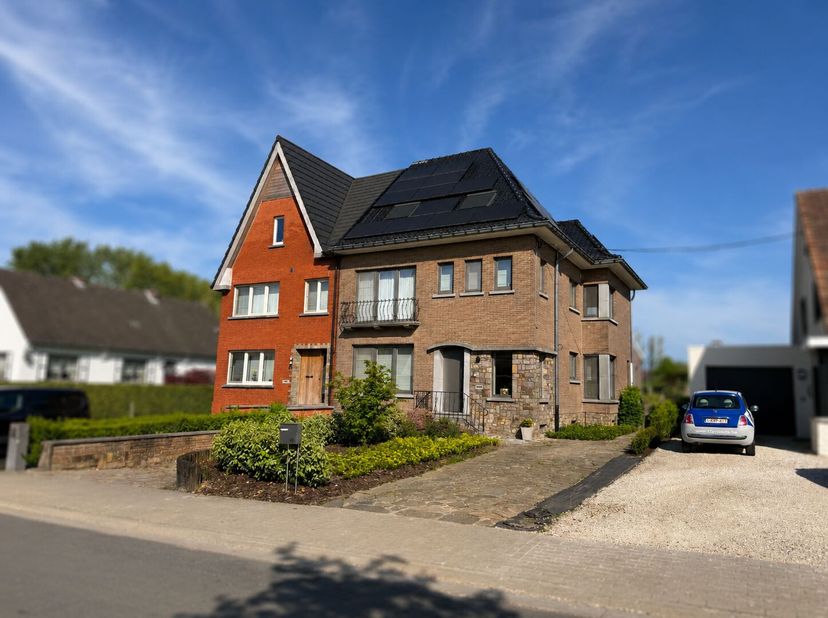 - Bezoeken enkel op afspraak - 053 89 99 66 -<br />
Op een rustige ligging, op slechts een boogscheut van het centrum van Haaltert, met een vlotte ver