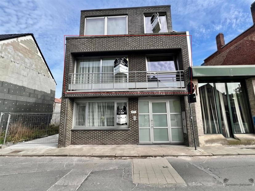Bienvenue dans cet appartement situé au centre de Hamme ! L'espace de vie d'une superficie de 67 m² offre tout ce dont vous avez besoin pour vivre con