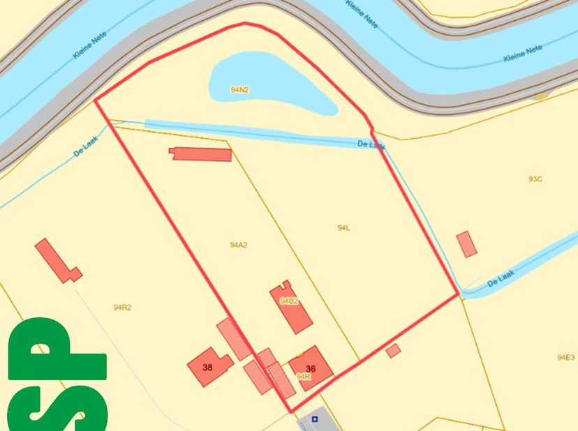 Ruime eigendom op 10.303 m² met woning, bijgebouwen en ontwikkelingsmogelijkheden<br />
Deze veelzijdige eigendom is gelegen op een uitzonderlijk perc
