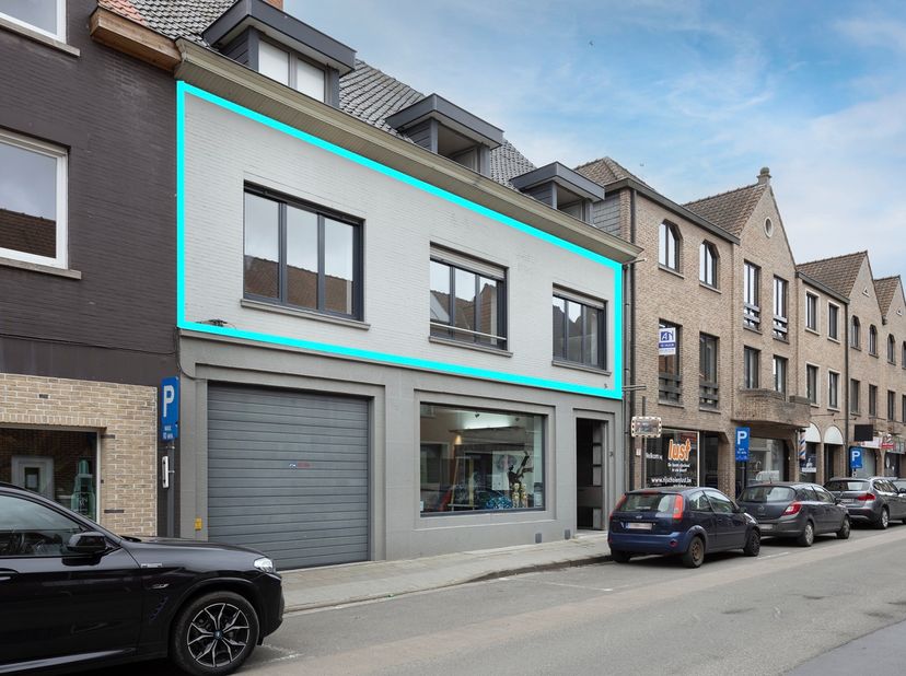 In de www.oostrozebekestraat24.be (url kopiëren en plakken indien doorklikken niet lukt) in Meulebeke stellen we jou graag dit 92 m² groot appartement