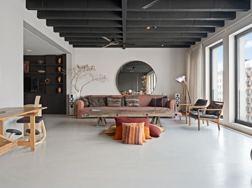 Aux sixième et septième étages se trouve cette propriété exceptionnelle denviron 254 m², entourée de pas moins de 180 m² de terrasses. Une véritable o