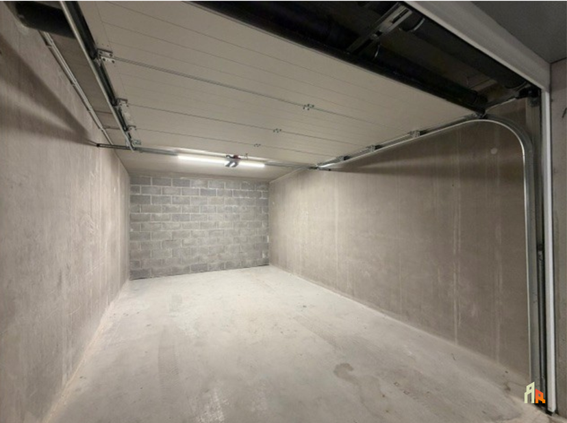 Garage te huur in Rue de Serbie 89,
                    4000 Liège
