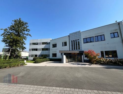                                         Bureaux à louer à Zwijnaarde, € 11.440
