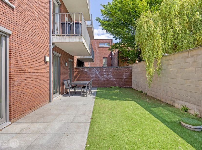 Recent 2-slaapkamerappartement met zuidwestterras en autostaanplaats – nabij centrum Leuven<br />
Dit instapklare appartement uit 2015 combineert ruim